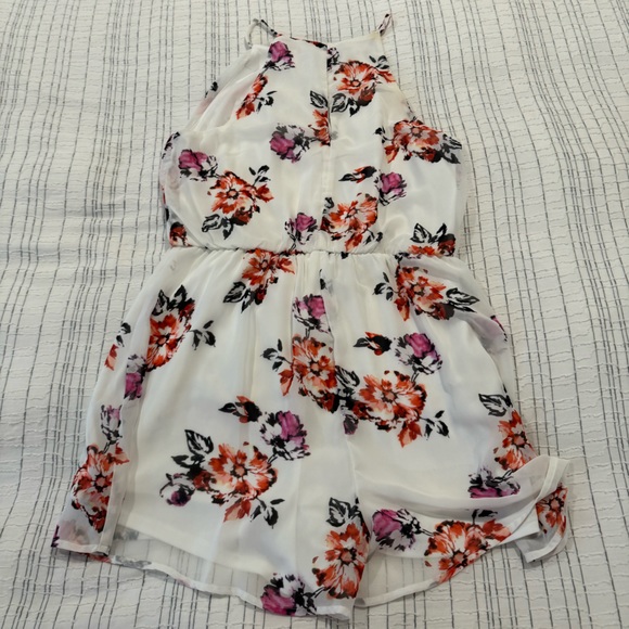 Lush Floral White Romper - Picture 3 of 5